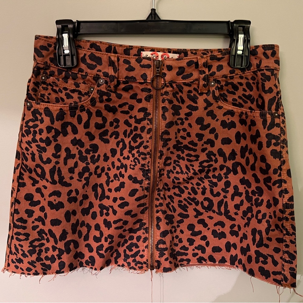 Free People Zip It Up Leopard Print Denim Mini Skirt
Great condition, worn once.